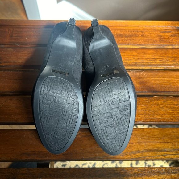 UNISA Black Suede Platform Pumps w/ Ankle Strap - Never Worn - 6M - Picture 6 of 6